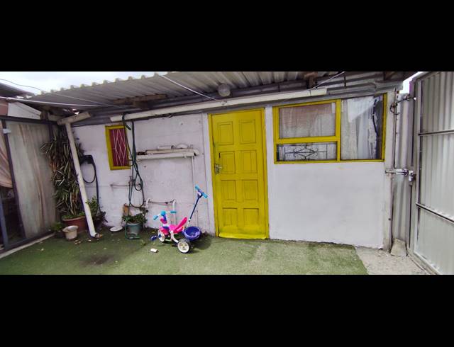 2 BEDROOM FREEHOLD FOR SALE IN MANENBERG